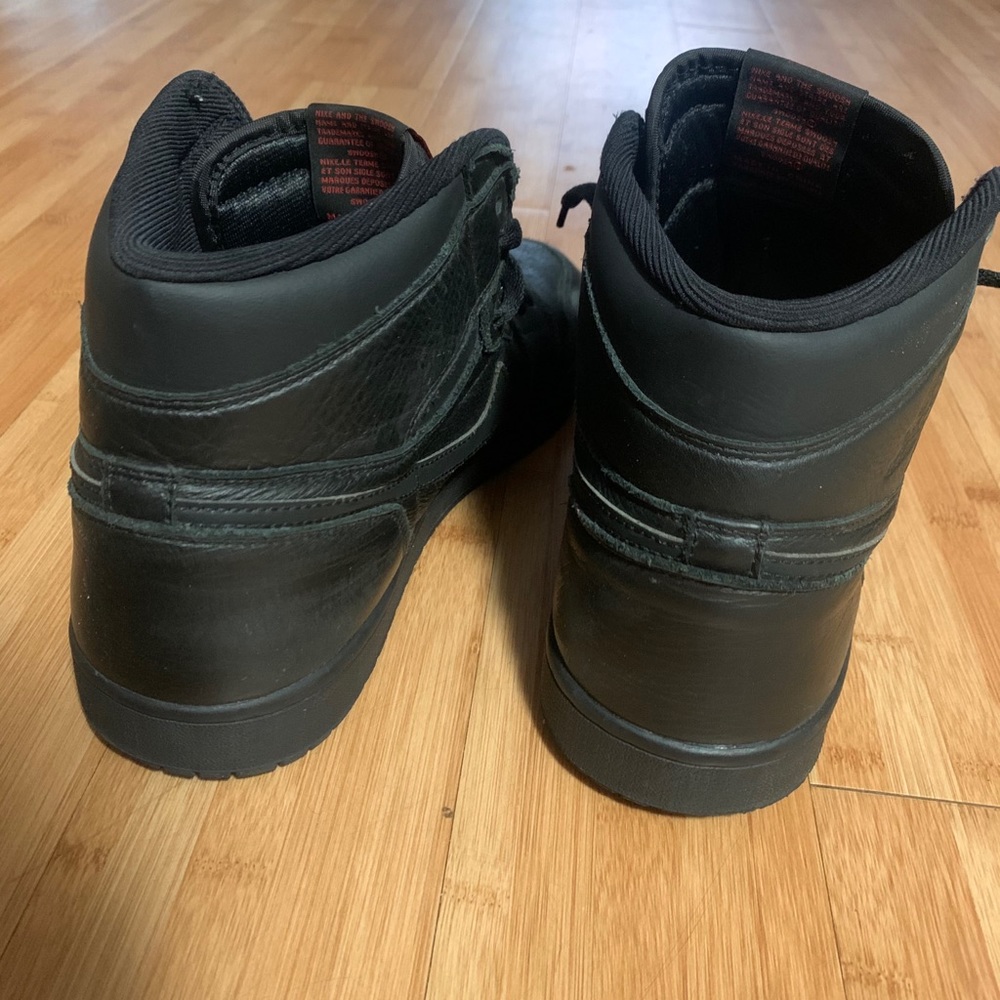 Air Jordan 1s - Picture 4 of 6